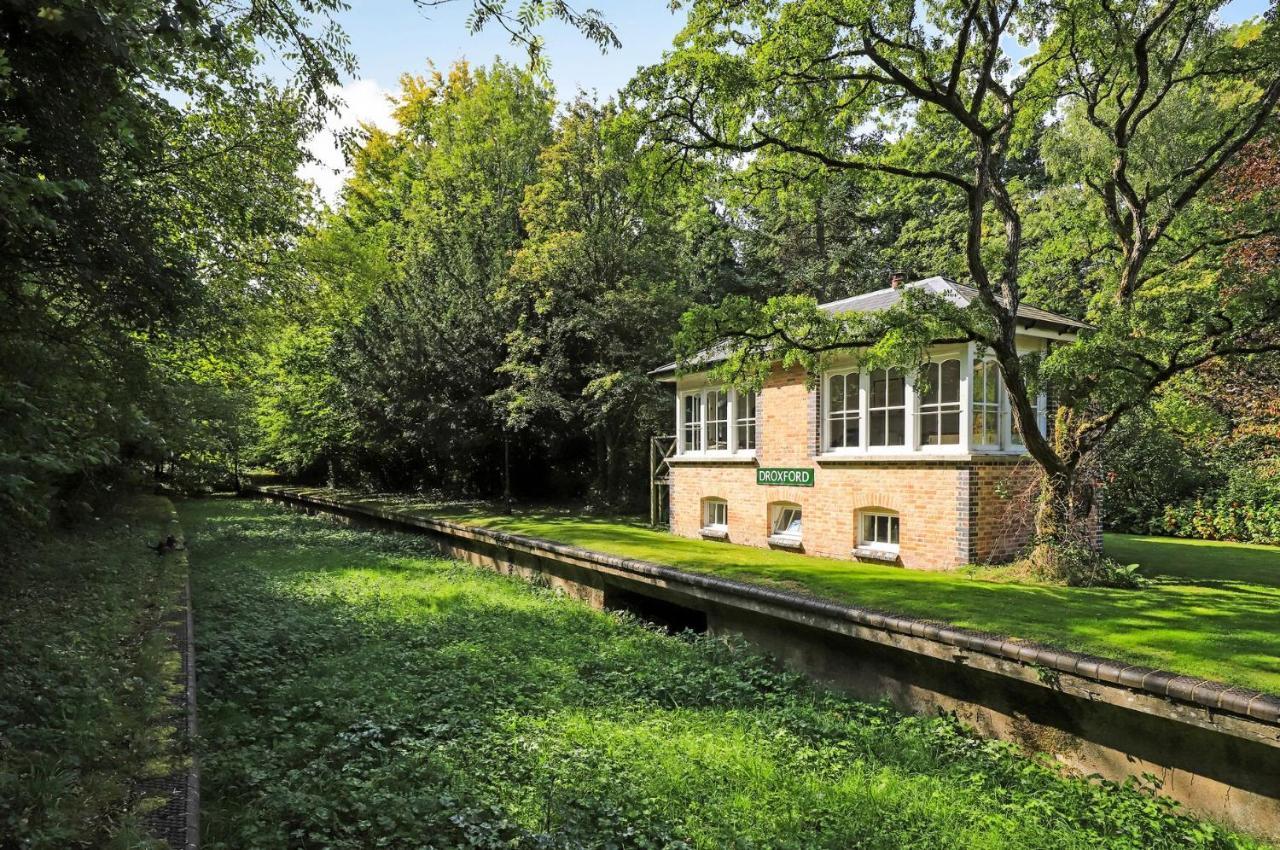 Old Droxford Station Signal Box Villa Soberton ภายนอก รูปภาพ